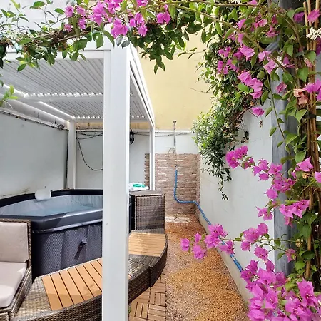 Luxury Domus شقة *
