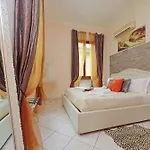 Luxury Domus Apartment *